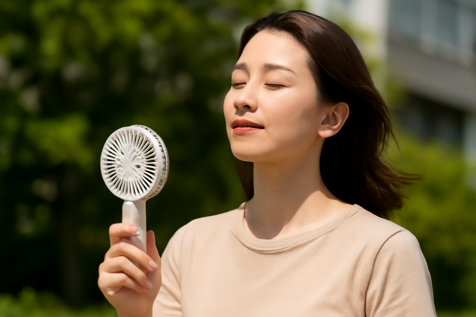 ハンディファンは全員に必須?あなたのライフスタイルに合わせて判断しよう!